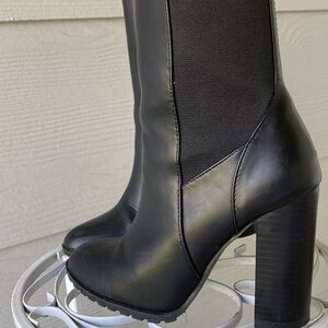 Women's Black Leather Boots . Used,very good